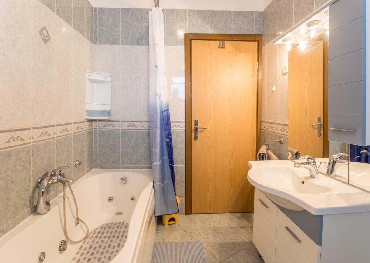 Apartment Dean Umag Bagian luar foto