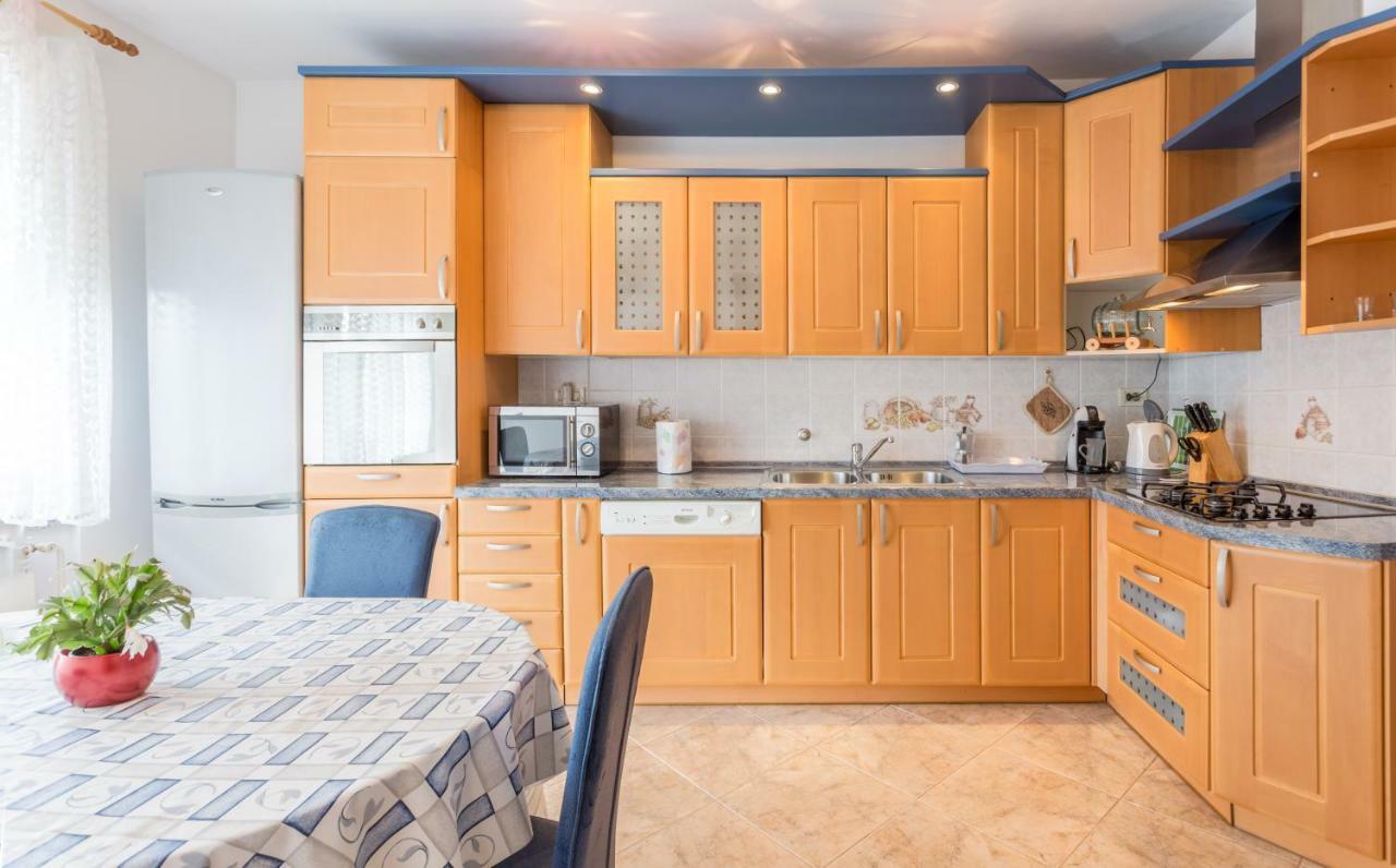 Apartment Dean Umag Bagian luar foto