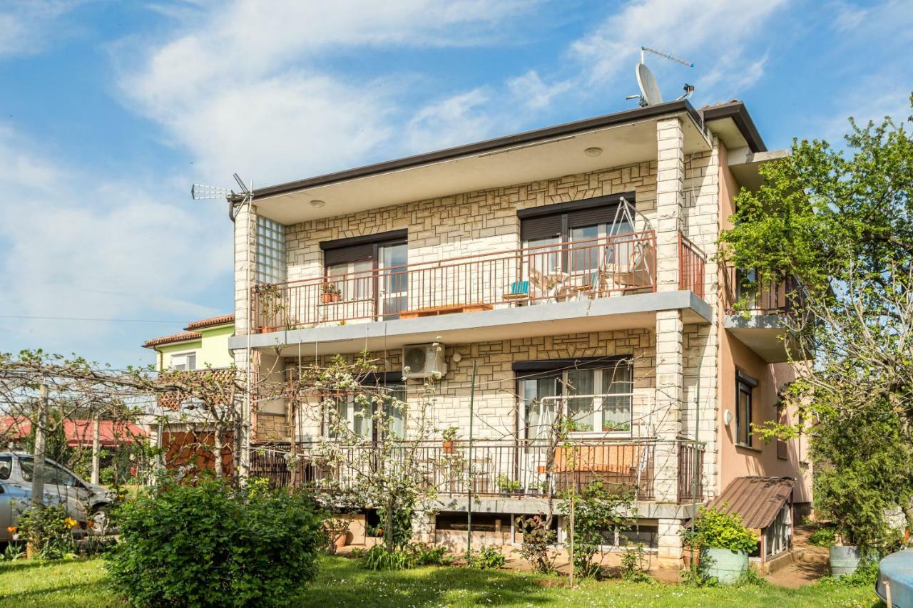 Apartment Dean Umag Bagian luar foto
